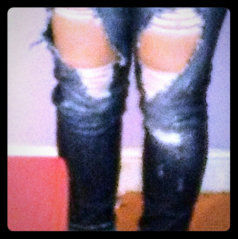 Distressed jeans size 5